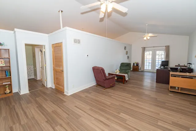 $215,000 | 909 East Oakside Street, South Bend, IN 46614