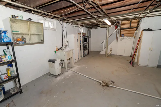 $215,000 | 909 East Oakside Street, South Bend, IN 46614