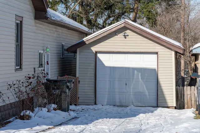 $215,000 | 909 East Oakside Street, South Bend, IN 46614