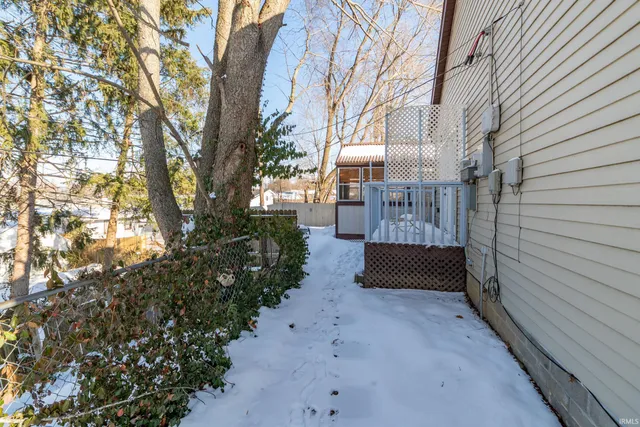 $215,000 | 909 East Oakside Street, South Bend, IN 46614