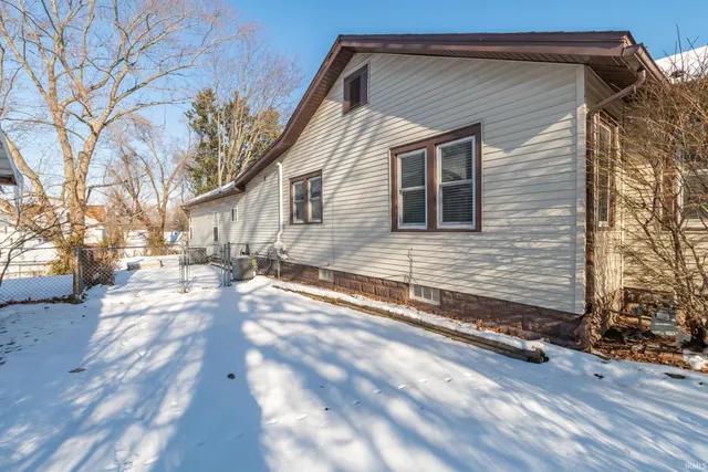 $215,000 | 909 East Oakside Street, South Bend, IN 46614