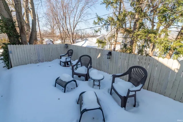 $215,000 | 909 East Oakside Street, South Bend, IN 46614