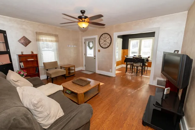 $215,000 | 909 East Oakside Street, South Bend, IN 46614