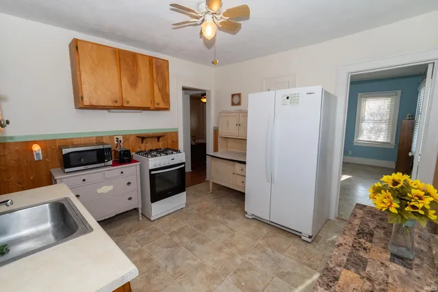 $215,000 | 909 East Oakside Street, South Bend, IN 46614