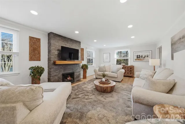 $489,000 | 1002 South Brady Avenue, Newton, NC 28658