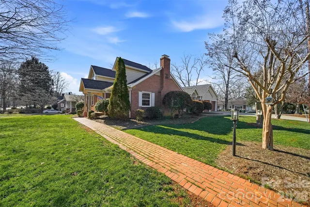 $489,000 | 1002 South Brady Avenue, Newton, NC 28658