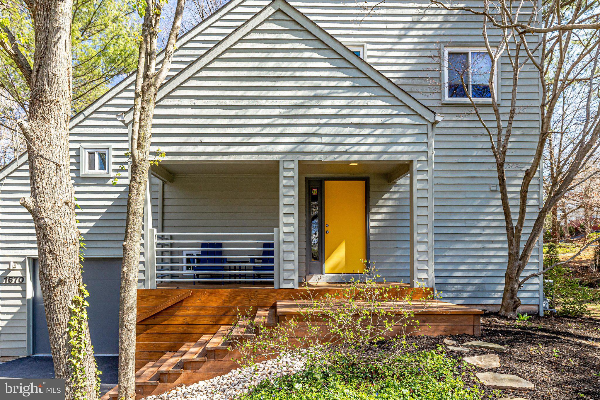 1670 Cedar Hollow Way Reston, VA 20194 - Photo 3 of 34 Gallery Image 3