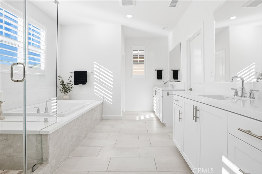 135 Medano Street Rancho Mission Viejo, CA 92694 - Photo 25 of 67 Master Suite Bathroom