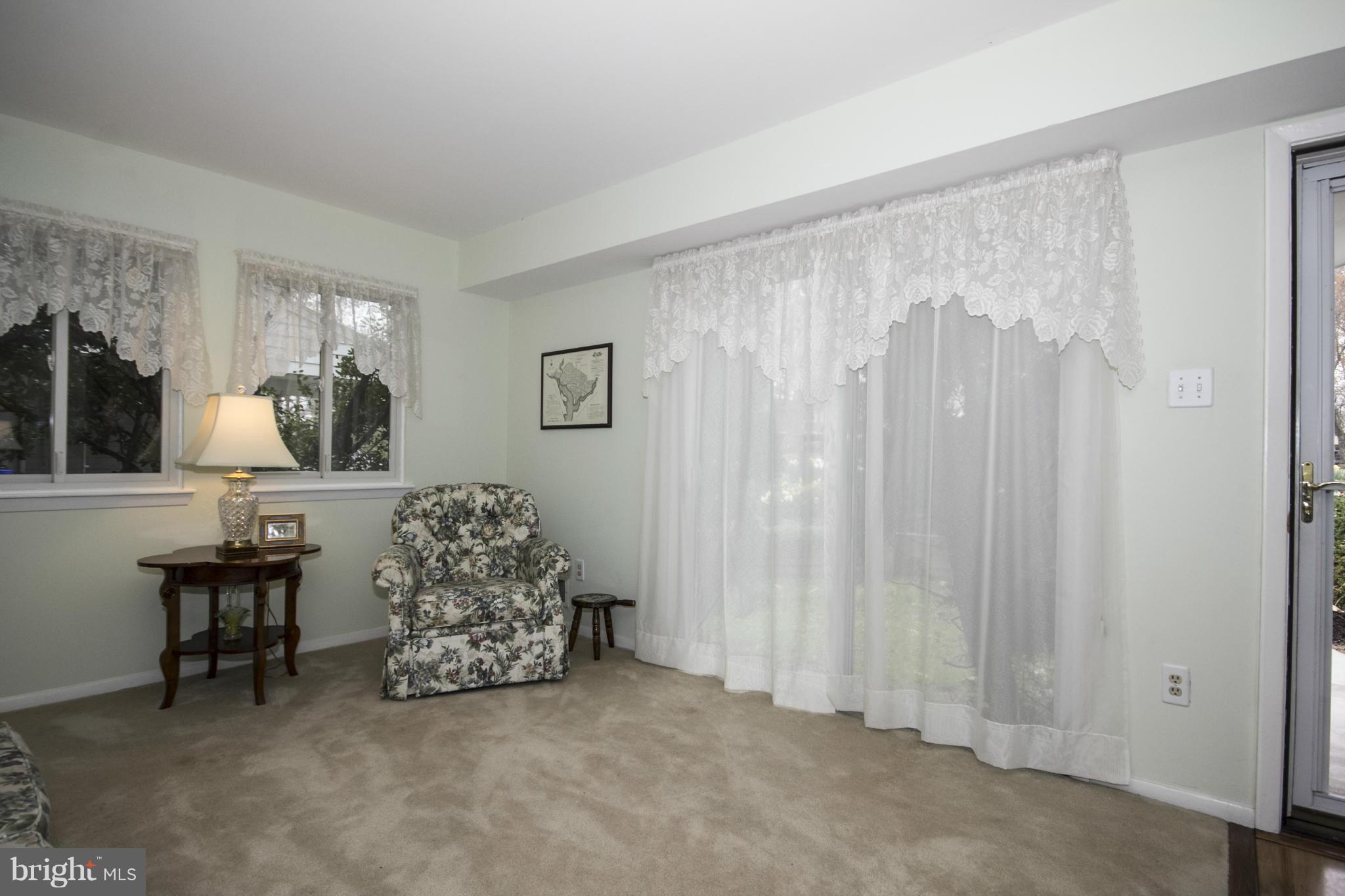 9481 Farewell Road Columbia, MD 21045 - Photo 4 of 26 Living Room