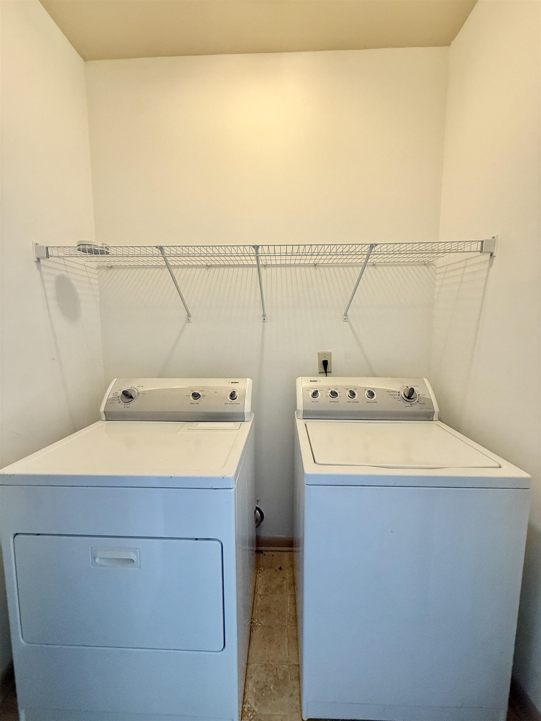 449 Monroe Avenue, Unit 104 Memphis, TN 38103 - Photo 15 of 24 a utility room with dryer and washer