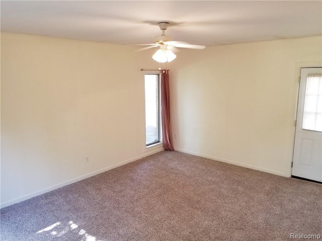29333 Ridgefield Avenue Warren, MI 48088 - Photo 12 of 27