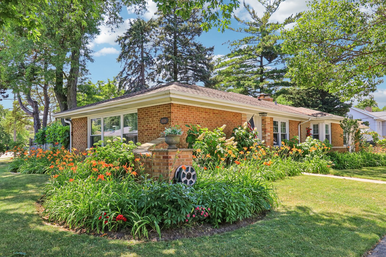 8318 Gross Point Road Morton Grove, IL 60053 - Photo 2 of 45 Gallery Image 2