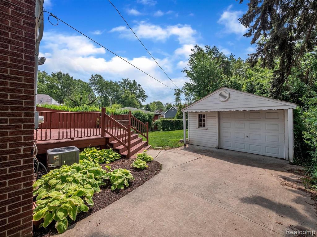 2736 Pembroke Road Birmingham, MI 48009 - Photo 33 of 36