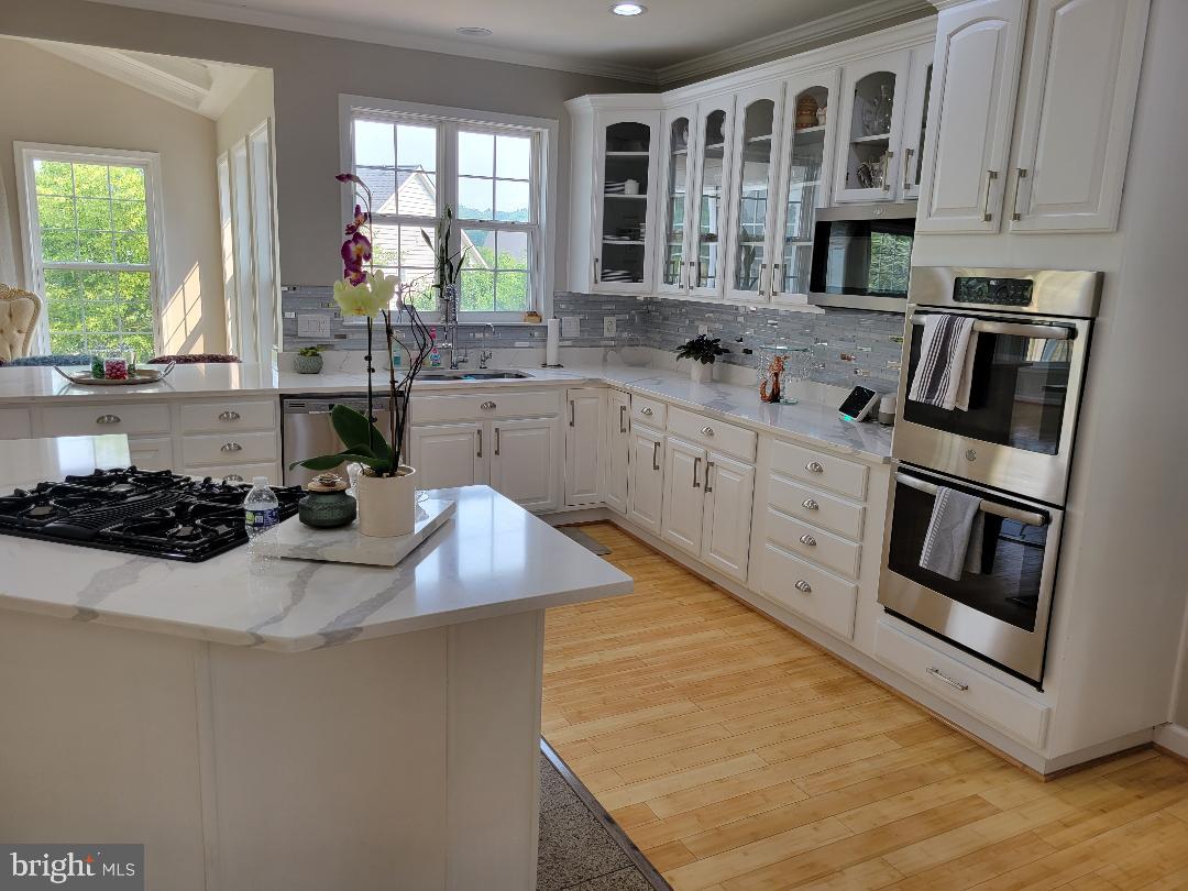 7606 Killbarron Drive Laurel, MD 20707 - Photo 12 of 63 Double wall oven