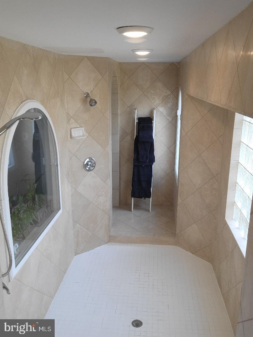 7606 Killbarron Drive Laurel, MD 20707 - Photo 30 of 63 Double head shower