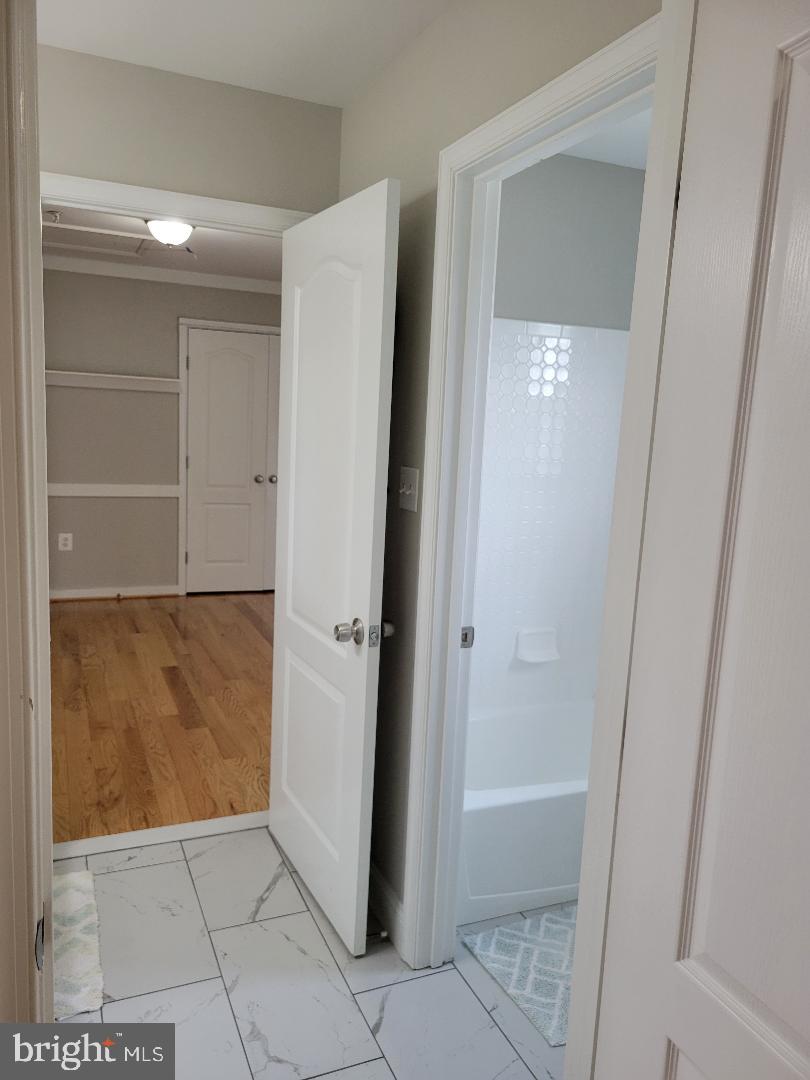 7606 Killbarron Drive Laurel, MD 20707 - Photo 35 of 63 Jack & Jill bath