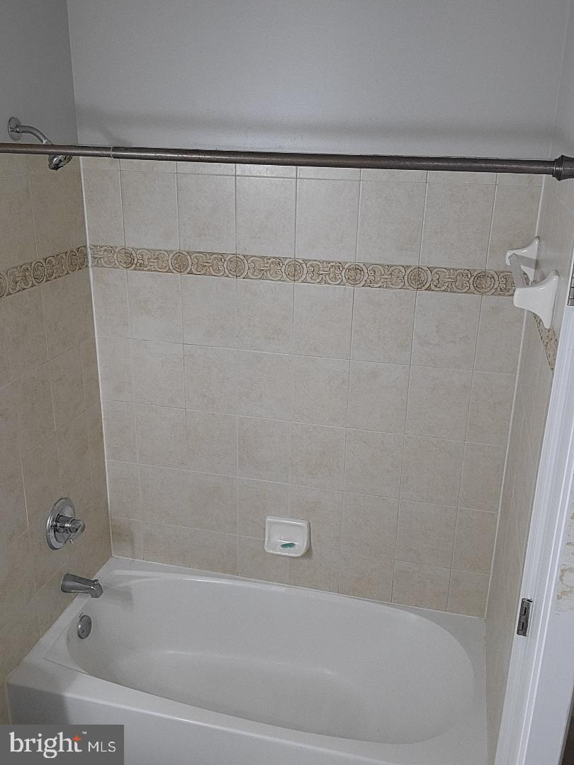 7606 Killbarron Drive Laurel, MD 20707 - Photo 42 of 63 bath with tub