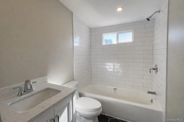$674,999 | 109 North Greene Avenue, Lindenhurst, NY 11757