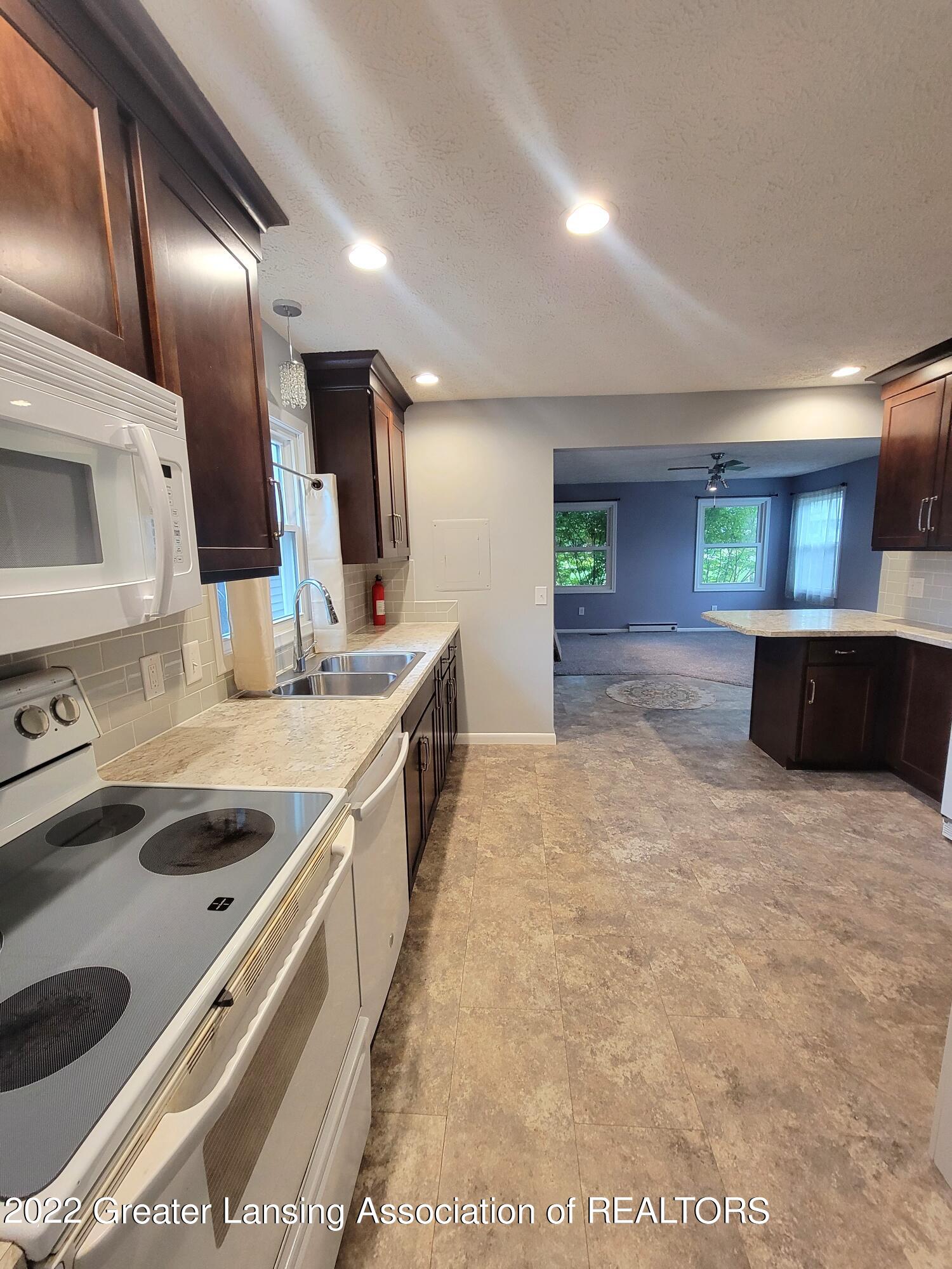 4293 Keller Road Holt, MI 48842 - Photo 13 of 37 20220924_094638