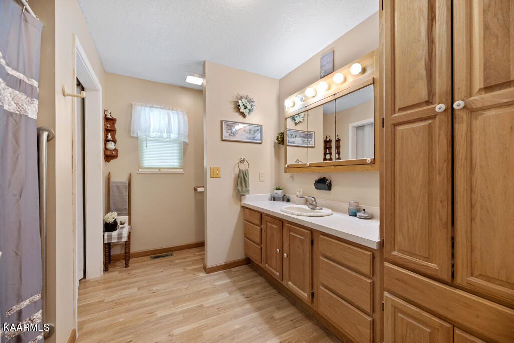 861 Sugar Loaf Road Sevierville, TN 37876 - Photo 12 of 28 Upstairs Bathroom