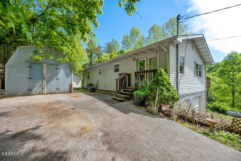 861 Sugar Loaf Road Sevierville, TN 37876 - Photo 25 of 28 Main Entry with Shed
