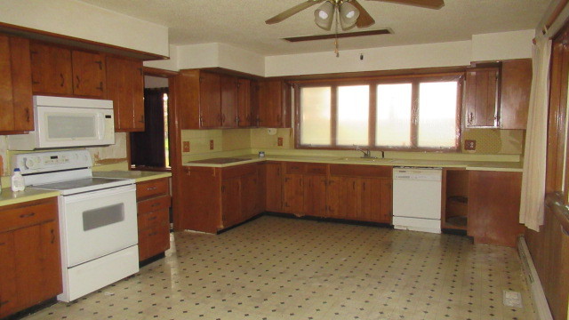 2202 Cr E 2400 Rd Street North St. Joseph, IL 61873 - Photo 4 of 11 a kitchen with stainless steel appliances a stove a sink and a microwave
