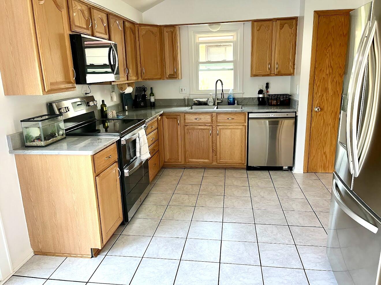 4172 South 52nd Street Milwaukee, WI 53220 - Photo 8 of 20 Kitchen