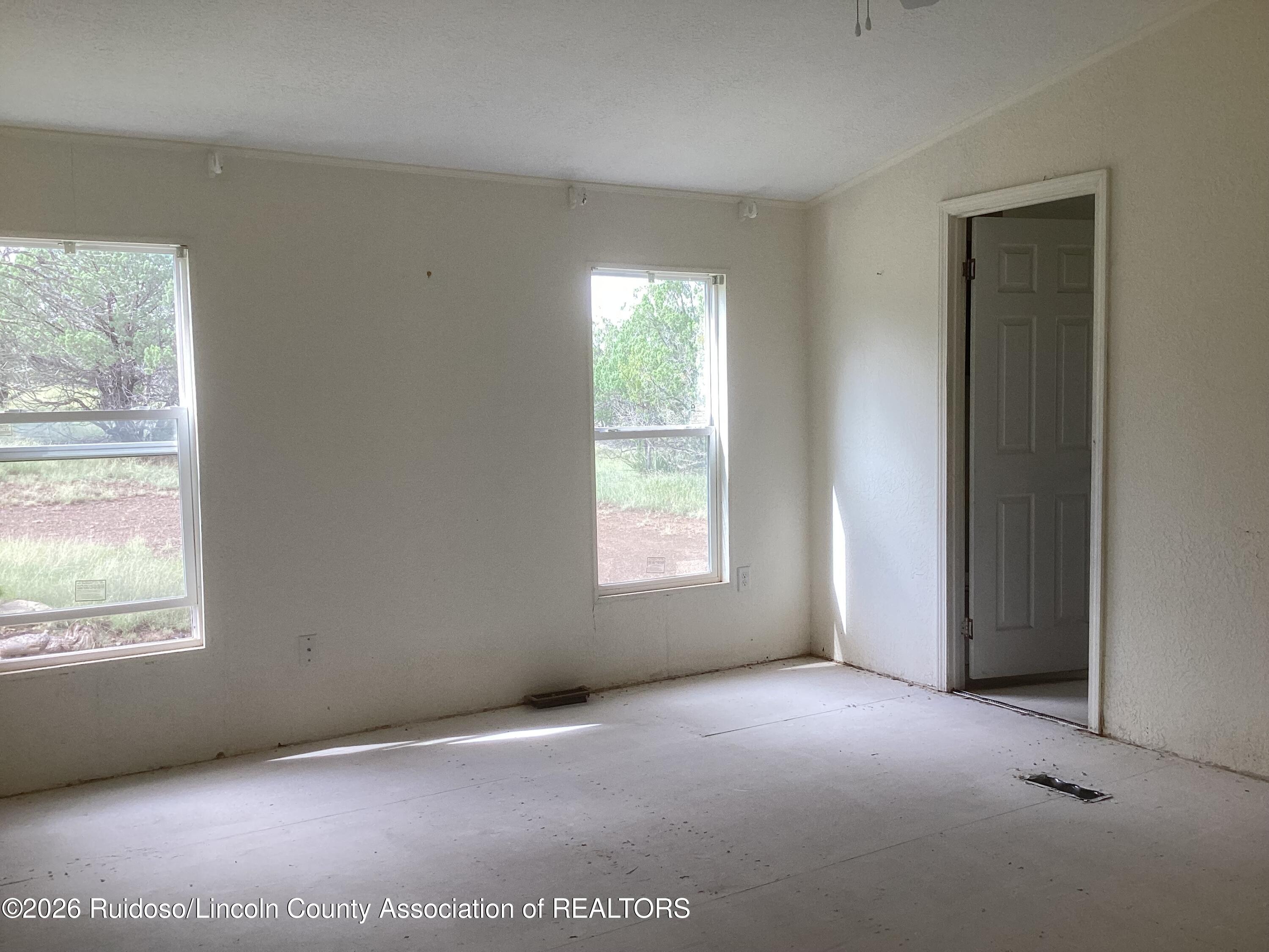 220 Bancroft Road Capitan, NM 88316 - Photo 8 of 31 Gallery Image 8