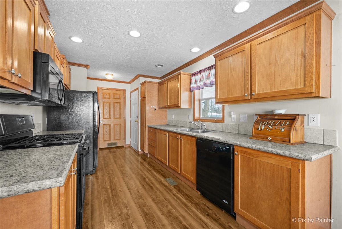 173 Northshore Road Elgin, IL 60123 - Photo 11 of 32