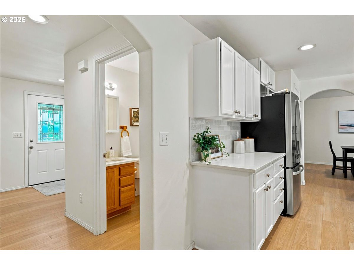 2439 Southwest 33rd Street Redmond, OR 97756 - Photo 15 of 40
