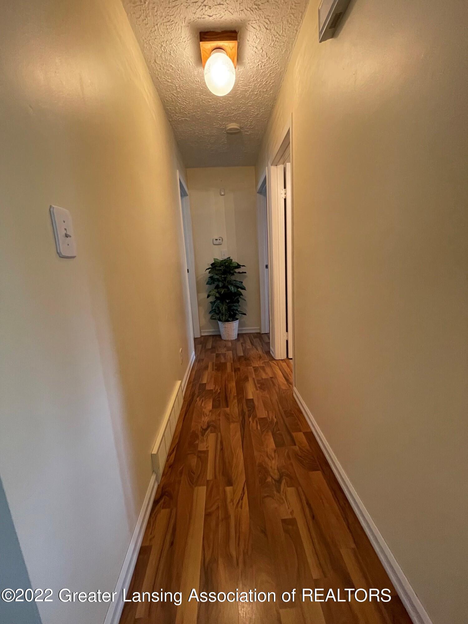 614 West Holmes Road Lansing, MI 48910 - Photo 17 of 42 16