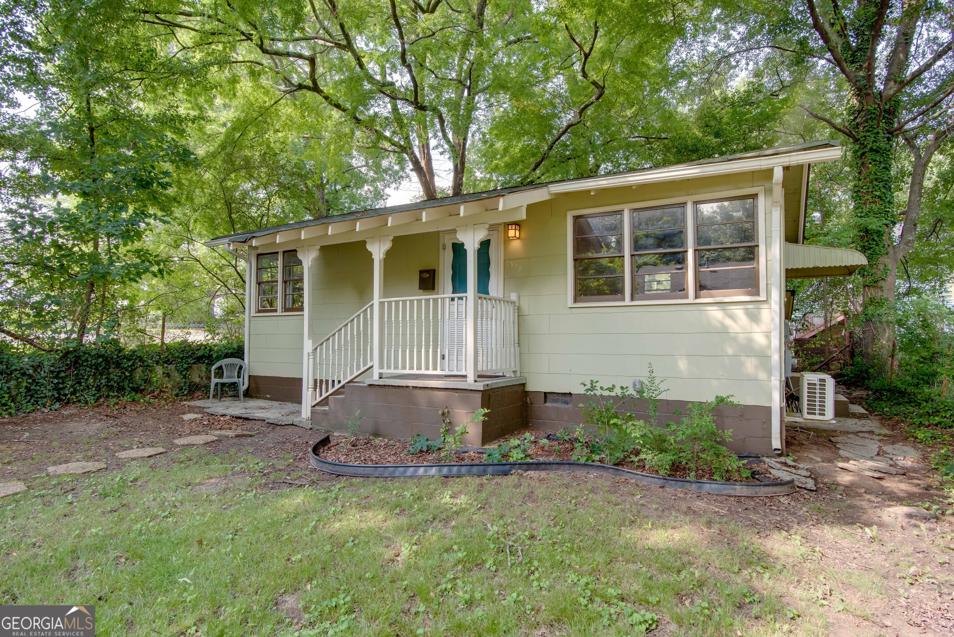1318 Elizabeth Lane East Point, GA 30344 - Photo 3 of 13