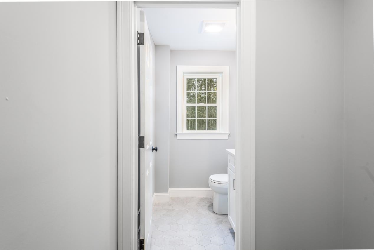 21 Piscataqua Road Dover, NH 03820 - Photo 12 of 35