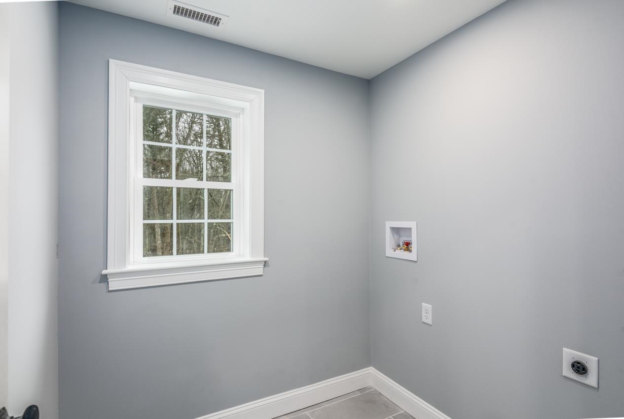 21 Piscataqua Road Dover, NH 03820 - Photo 17 of 35