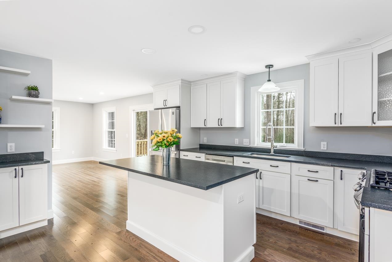 21 Piscataqua Road Dover, NH 03820 - Photo 5 of 35