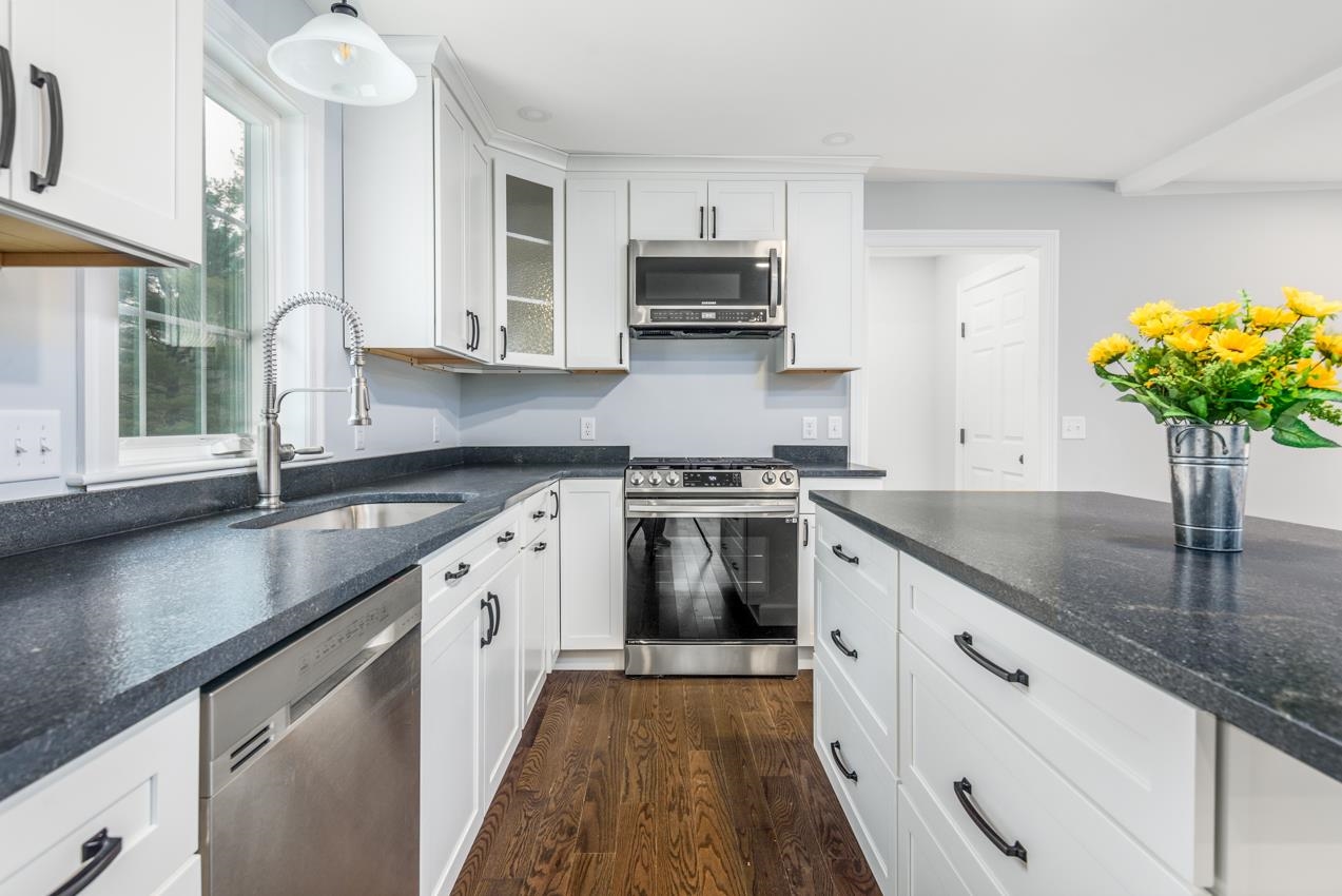 21 Piscataqua Road Dover, NH 03820 - Photo 6 of 35