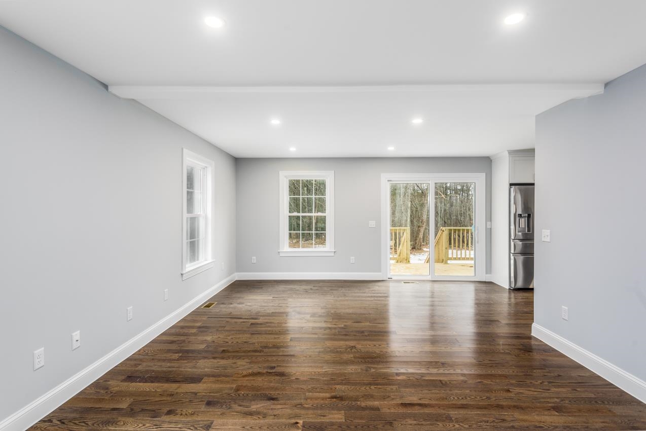 21 Piscataqua Road Dover, NH 03820 - Photo 8 of 35