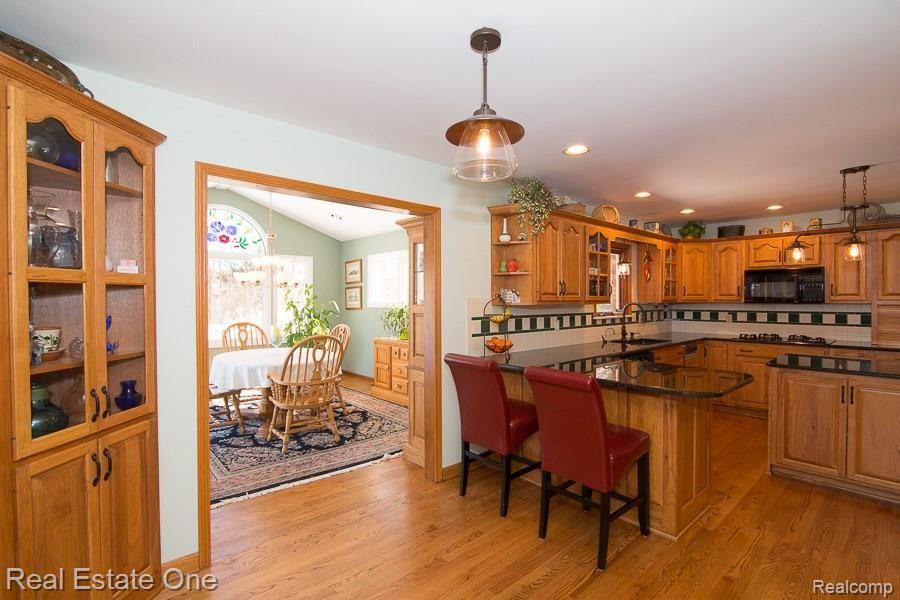 4033 Collins Road Rochester, MI 48306 - Photo 9 of 25 Collins_w_35.jpg