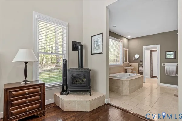 a view of a back yard of the house