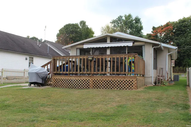 $270,000 | 7965 South 140 East, Wolcottville, IN 46795