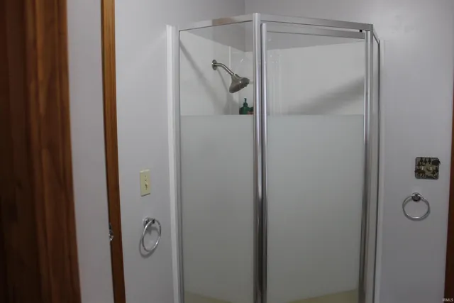 $270,000 | 7965 South 140 East, Wolcottville, IN 46795