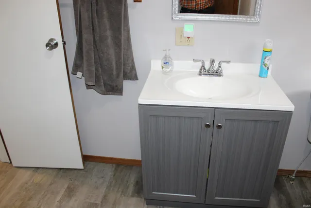 $270,000 | 7965 South 140 East, Wolcottville, IN 46795