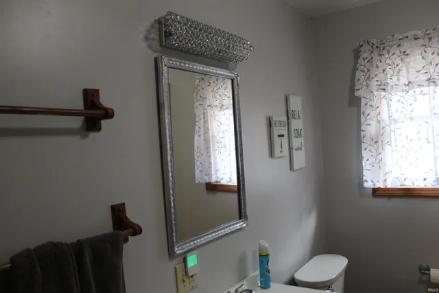 $270,000 | 7965 South 140 East, Wolcottville, IN 46795