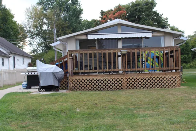 $270,000 | 7965 South 140 East, Wolcottville, IN 46795