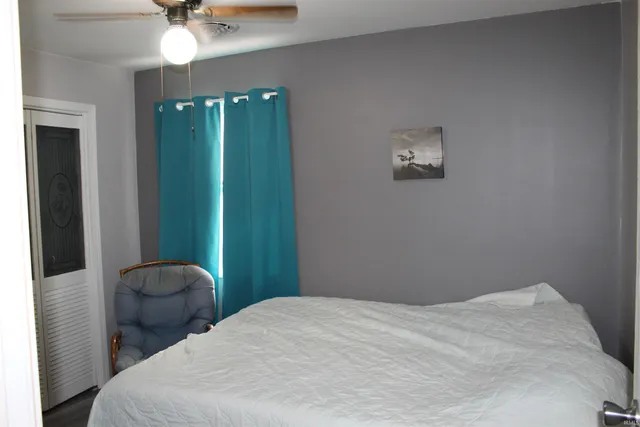 $270,000 | 7965 South 140 East, Wolcottville, IN 46795