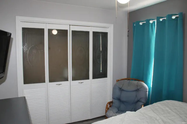 $270,000 | 7965 South 140 East, Wolcottville, IN 46795