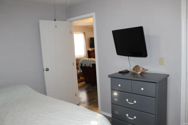 $270,000 | 7965 South 140 East, Wolcottville, IN 46795