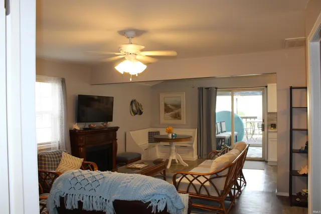 $270,000 | 7965 South 140 East, Wolcottville, IN 46795