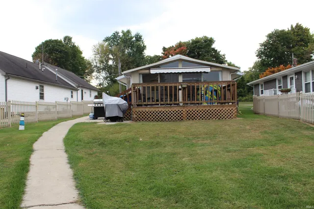 $270,000 | 7965 South 140 East, Wolcottville, IN 46795