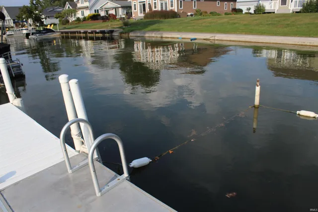 $270,000 | 7965 South 140 East, Wolcottville, IN 46795